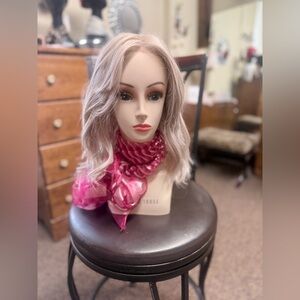 Belle Tress “Peerless HF 18” Coconut Silver Blonde